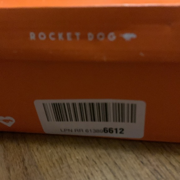 Rocket Dog Amika Denim Blue Slip On Sneakers Size 9M NIB
ASIN: B07KB13NN9 - Picture 8 of 11